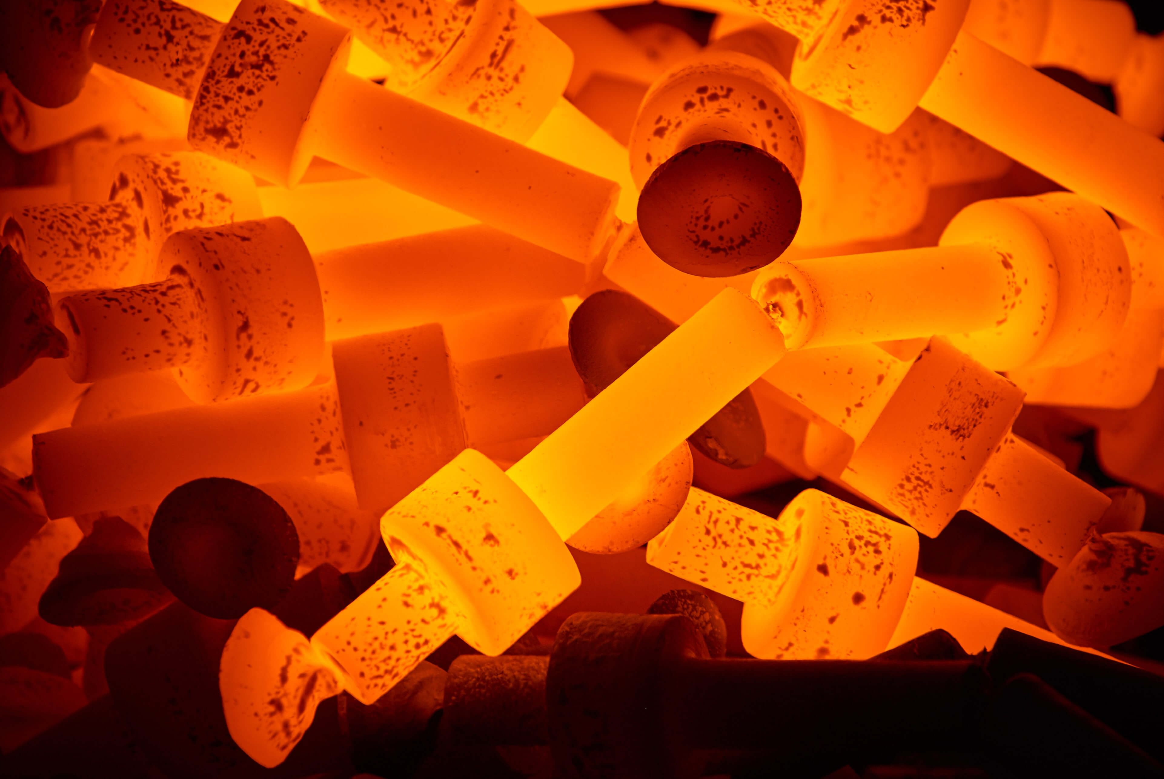 What is the difference between casting and forging 